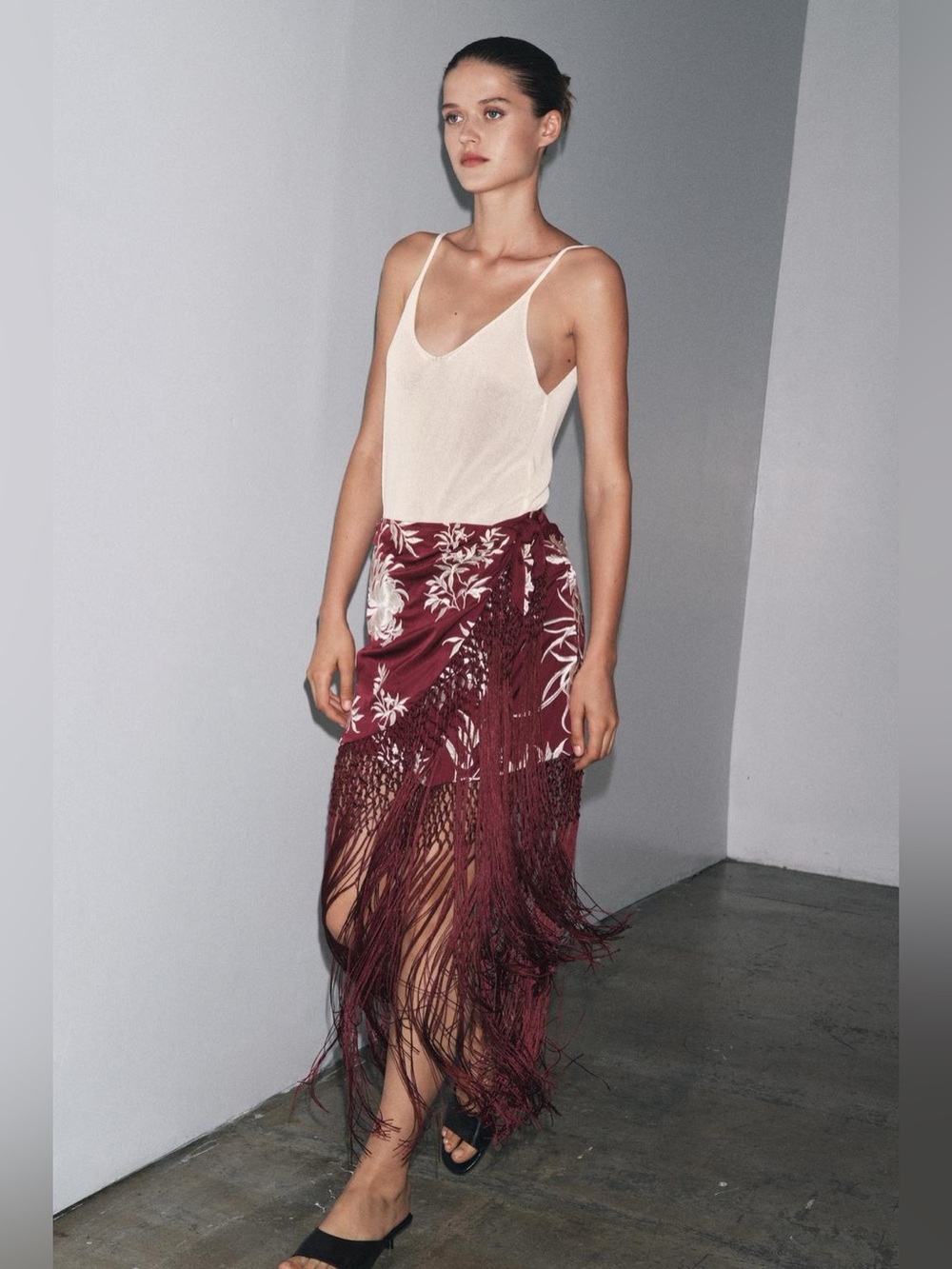 Zara Pareo Skirt with Embroidery & Fringe Burgundy White - Picture 4 of 16